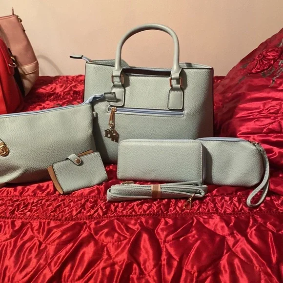 Pocketbook five pieces - Picture 2 of 2